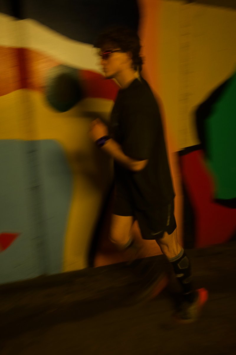 Athlete running with Com-press socks